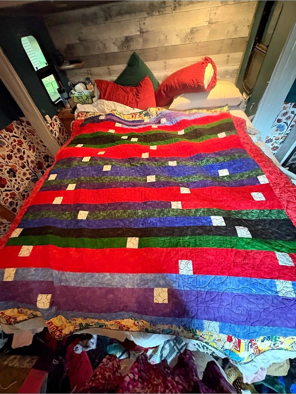 Beautiful homemade Quilt in Red & Purple 61 D x 59 A